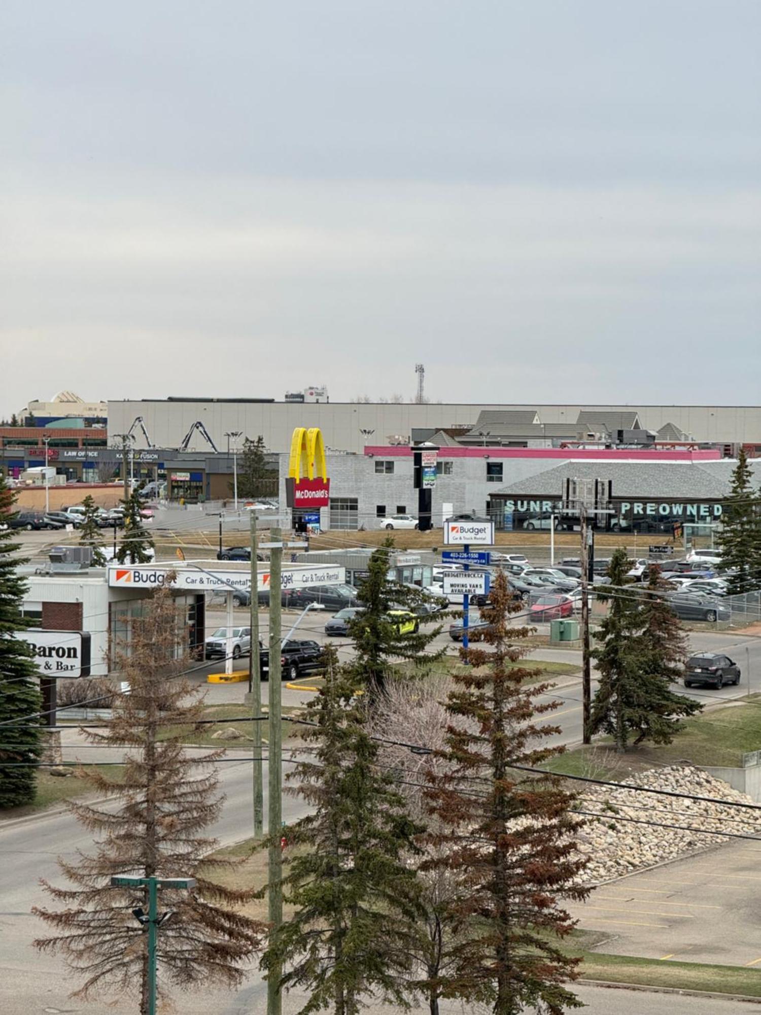 Divya Sutra Plaza And Conference Centre Calgary Airport Hotel Kültér fotó