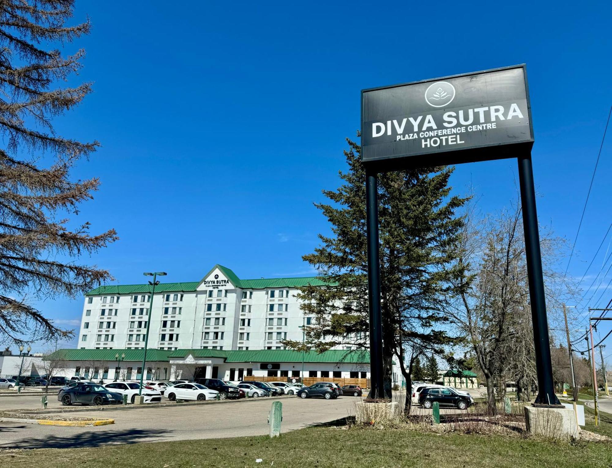 Divya Sutra Plaza And Conference Centre Calgary Airport Hotel Kültér fotó