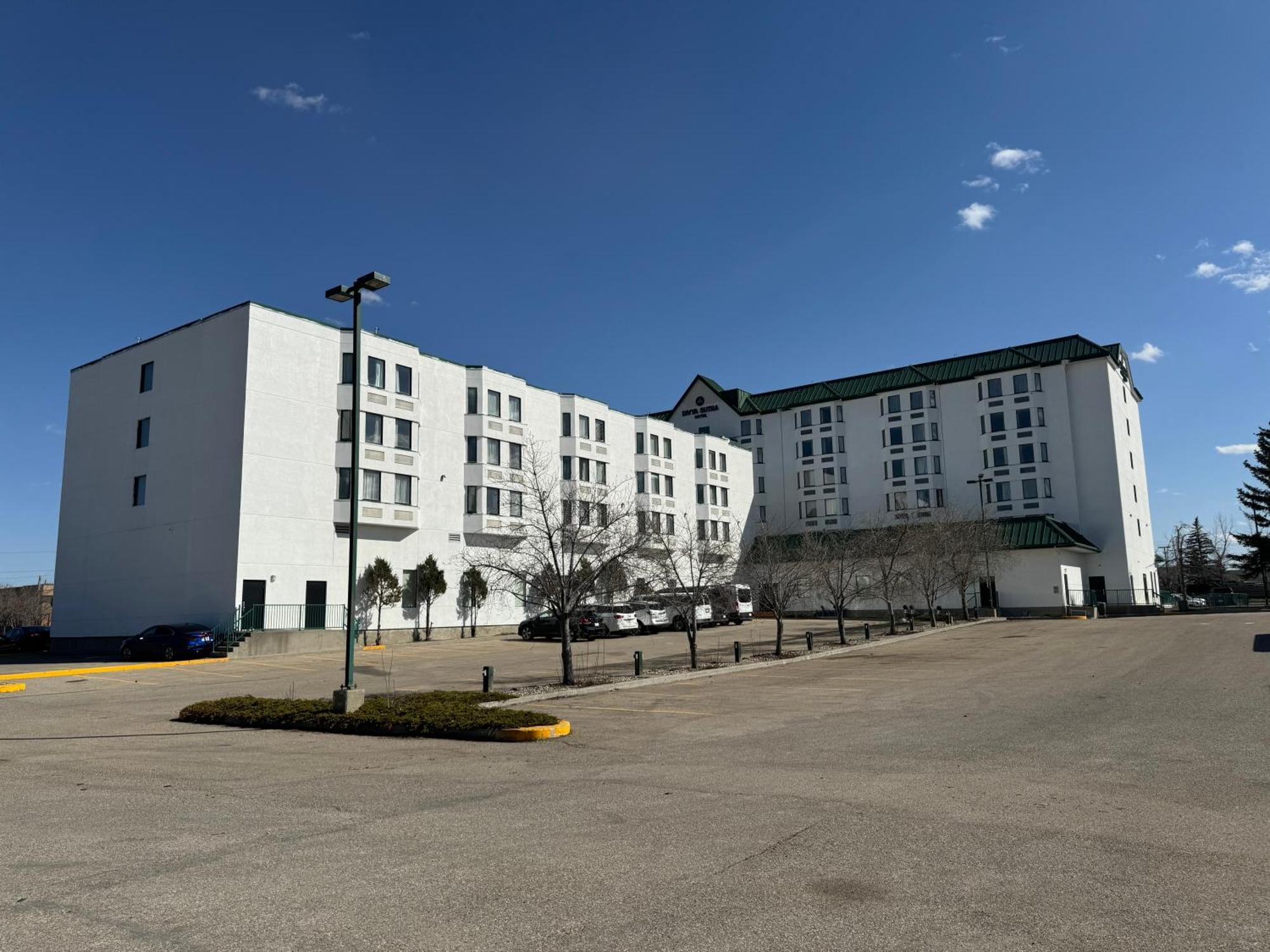 Divya Sutra Plaza And Conference Centre Calgary Airport Hotel Kültér fotó